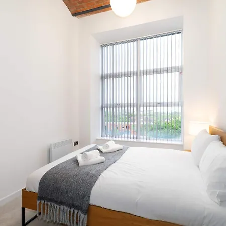 Contemporary 2 Bedroom In *