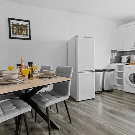 2br Long Perks Free Parking Prime Spot Манчестер