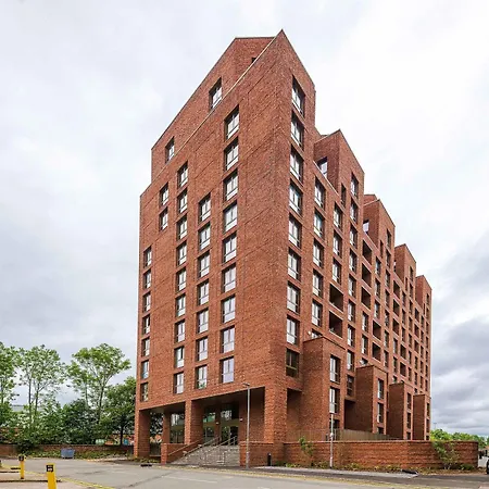2br In - Free Parking