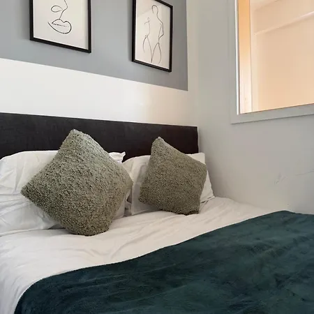 2 Bedroom 2 Bathrooms - Modern - Old Trafford - City Centre - Rooftop Access