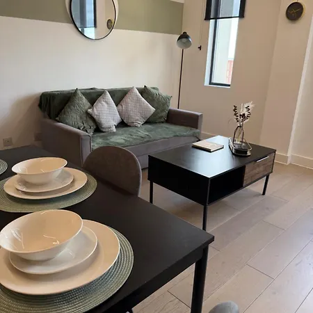 2 Bedroom 2 Bathrooms - Modern - Old Trafford - City Centre - Rooftop Access * Manchester