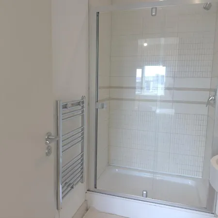 Premium 2 Bed In The Heart Of Center Апартаменты