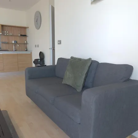 Premium 2 Bed In The Heart Of Center *