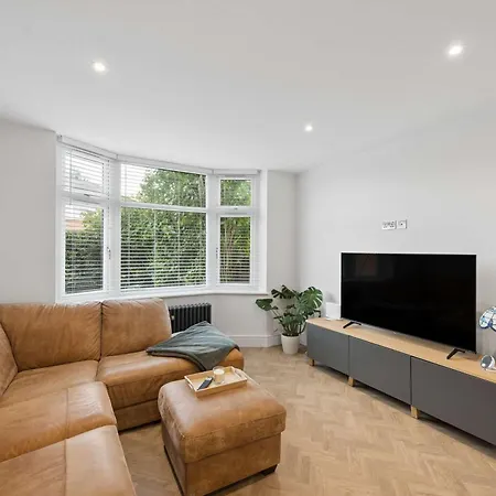 بيت للعطل Spacious & Modern In Chorlton - Sleeps 5 Guests & Free Parking مانشستر