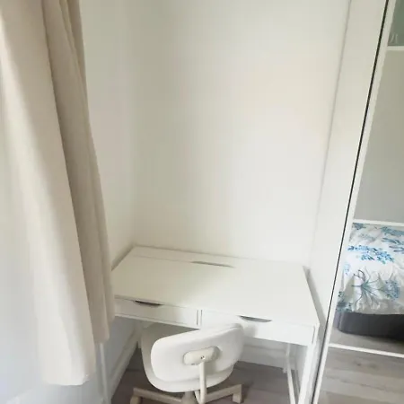 #185 Urban Retreat - Sleeps 5 *