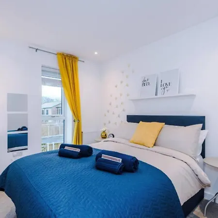 Modern 3-bed House | Pool Table | Free Parking * Manchester