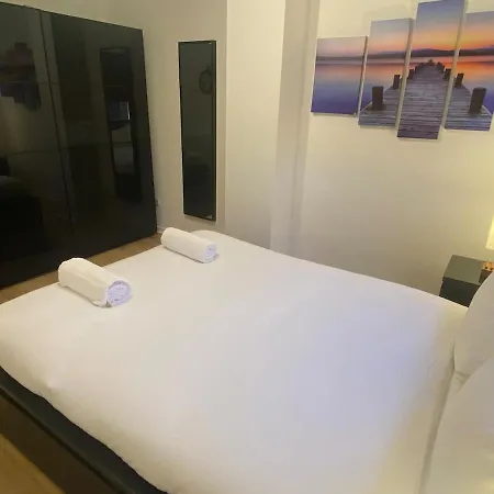 Comfortable 3-bed Terrace - Vila *