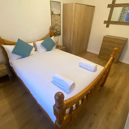 Comfortable 3-bed Terrace - Vila *