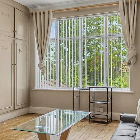 5br House, Ideal For Groups, Parking, Sleeps 10 *