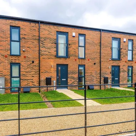 Modern 3-bed House | Pool Table | Free Parking * Manchester