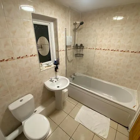 Vila Comfortable 3-bed Terrace - Manchester
