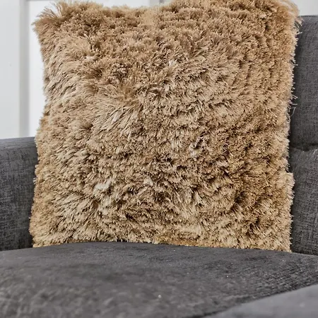 Tatil Evi Briarwood Modern 2 Bed House - Games Room, Free Parking, Fast Tram To Centre, Etihad & Fast Wifi!