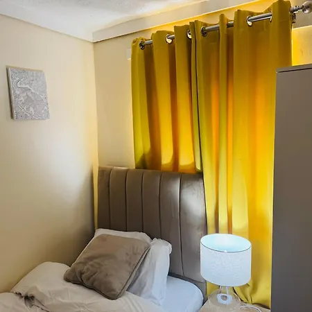 For Contractors And Tourists * Manchester