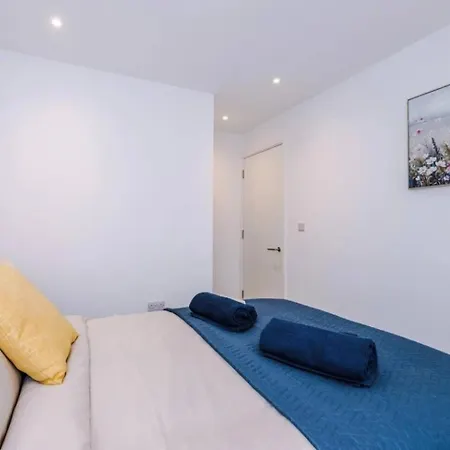 Modern 3-bed House | Pool Table | Free Parking Tatil Evi *
