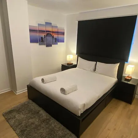 Vila Comfortable 3-bed Terrace - *