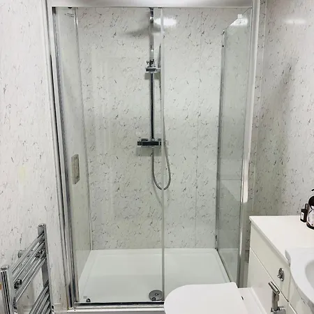 For Contractors And Tourists بيت ضيافة مانشستر