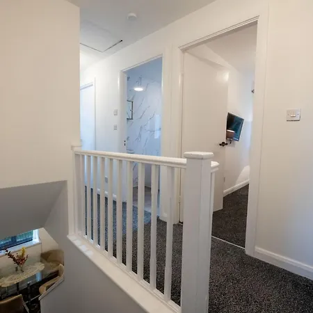 Peel Grove - Luxury House -