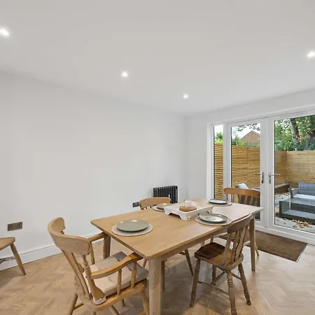 بيت للعطل Spacious & Modern In Chorlton - Sleeps 5 Guests & Free Parking