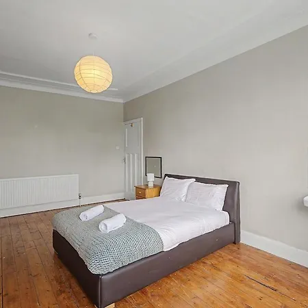 5br House, Ideal For Groups, Parking, Sleeps 10