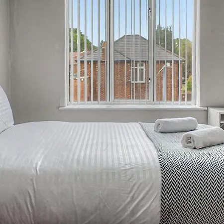 5br House, Ideal For Groups, Parking, Sleeps 10 *