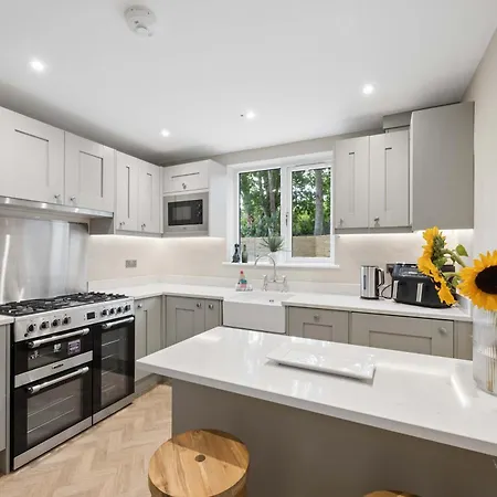 Spacious & Modern In Chorlton - Sleeps 5 Guests & Free Parking *