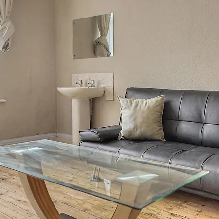 5br House, Ideal For Groups, Parking, Sleeps 10 Tatil Evi *
