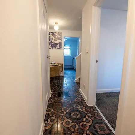 Peel Grove - Luxury House -