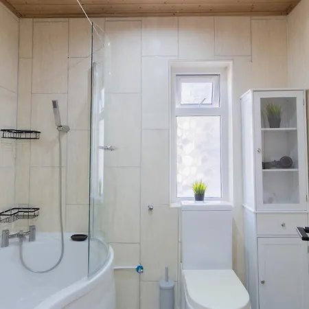 Nyaraló 5 Bedroom House In Stretford, Manchester-sleeps Up To 13! *