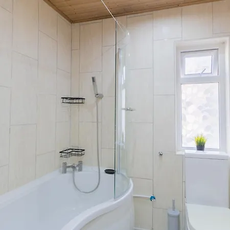 Nyaraló 5 Bedroom House In Stretford, Manchester-sleeps Up To 13! *