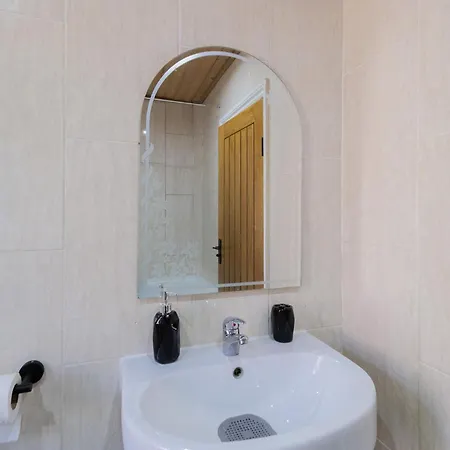 5 Bedroom House In Stretford, Manchester-sleeps Up To 13!