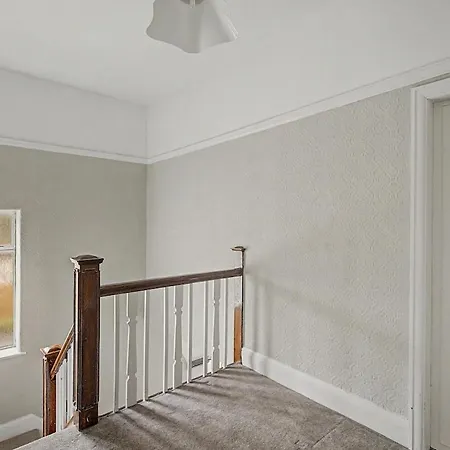 5br House, Ideal For Groups, Parking, Sleeps 10 Manchester