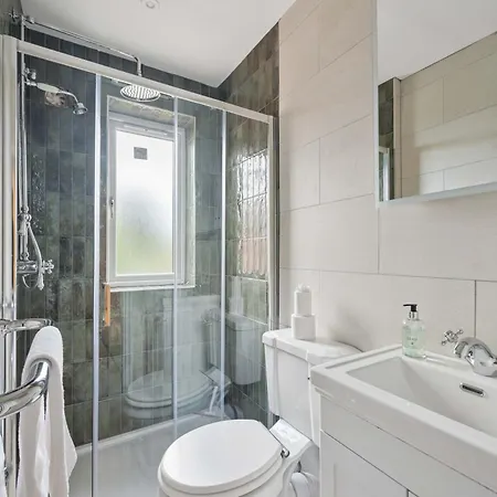 Дом отдыха Spacious & Modern Home In Chorlton Manchester - Sleeps 5 Guests & Free Parking *
