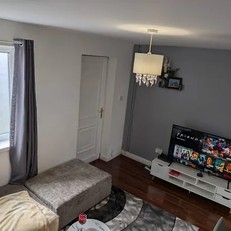 Spacious House With Parking
