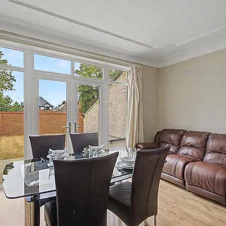5br House, Ideal For Groups, Parking, Sleeps 10 *
