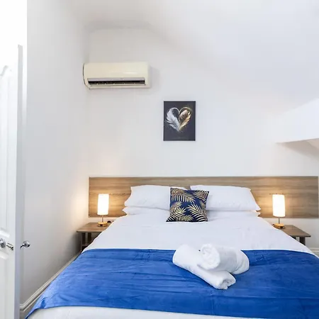 Nyaraló 5 Bedroom House In Stretford, Manchester-sleeps Up To 13! *