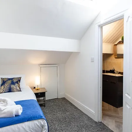 Nyaraló 5 Bedroom House In Stretford, Manchester-sleeps Up To 13! Manchester