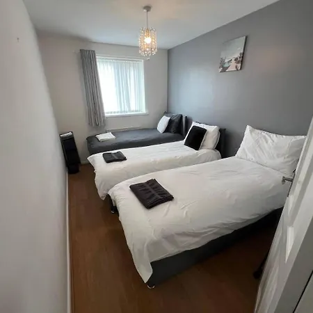 Spacious House With Parking * Manchester