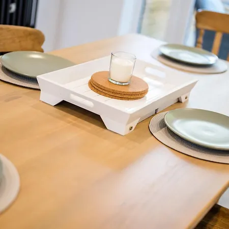 Spacious & Modern In Chorlton - Sleeps 5 Guests & Free Parking *