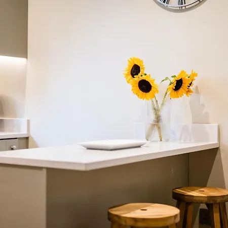 Spacious & Modern Home In Chorlton Manchester - Sleeps 5 Guests & Free Parking *