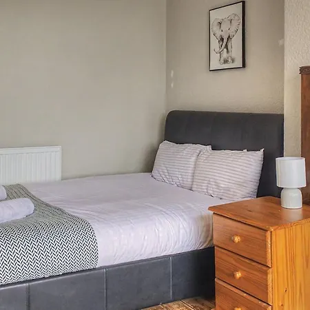 5br House, Ideal For Groups, Parking, Sleeps 10 * Manchester