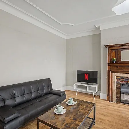 5br House, Ideal For Groups, Parking, Sleeps 10 *