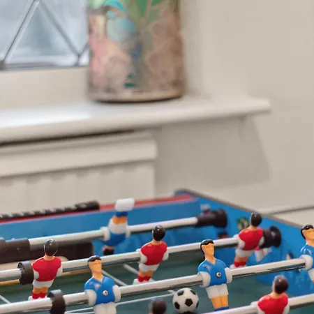 Briarwood Modern 2 Bed House - Games Room, Free Parking, Fast Tram To Centre, Etihad & Fast Wifi!
