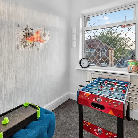 別荘 Briarwood Stylish 2 Bed House - Games Room, Free Parking, Fast Tram To Centre, Etihad & Fast Wifi! マンチェスター