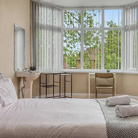 5br House, Ideal For Groups, Parking, Sleeps 10