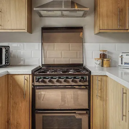 Tatil Evi 5br House, Ideal For Groups, Parking, Sleeps 10 Manchester