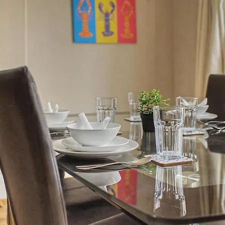 5br House, Ideal For Groups, Parking, Sleeps 10 Tatil Evi Manchester
