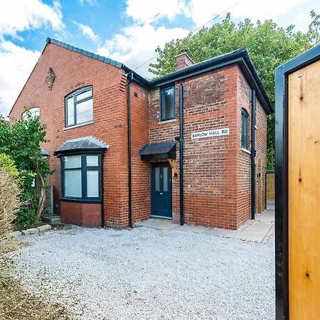 Spacious & Modern Home In Chorlton Manchester - Sleeps 5 Guests & Free Parking Дом отдыха *