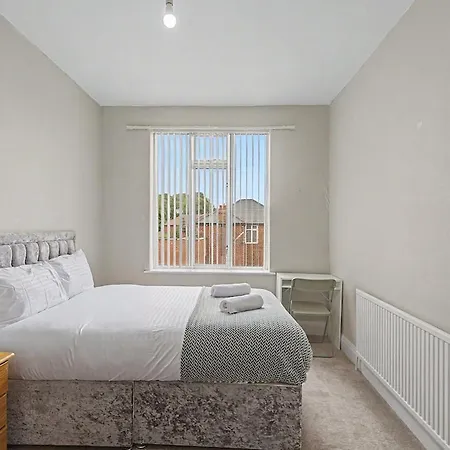 5br House, Ideal For Groups, Parking, Sleeps 10 Manchester