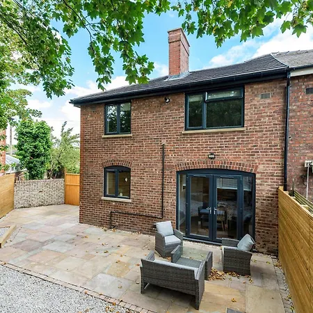 Дом отдыха Spacious & Modern Home In Chorlton Manchester - Sleeps 5 Guests & Free Parking *
