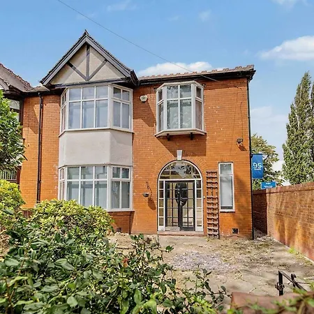 5br House, Ideal For Groups, Parking, Sleeps 10 Tatil Evi Manchester